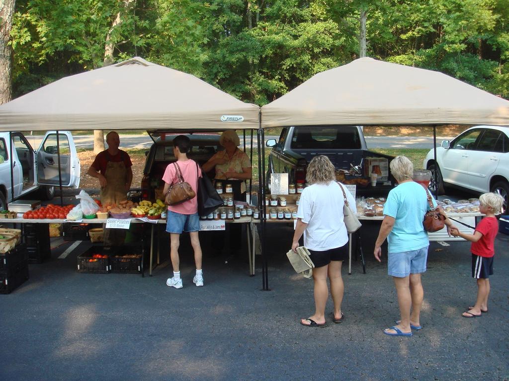 James_family_farm_booth